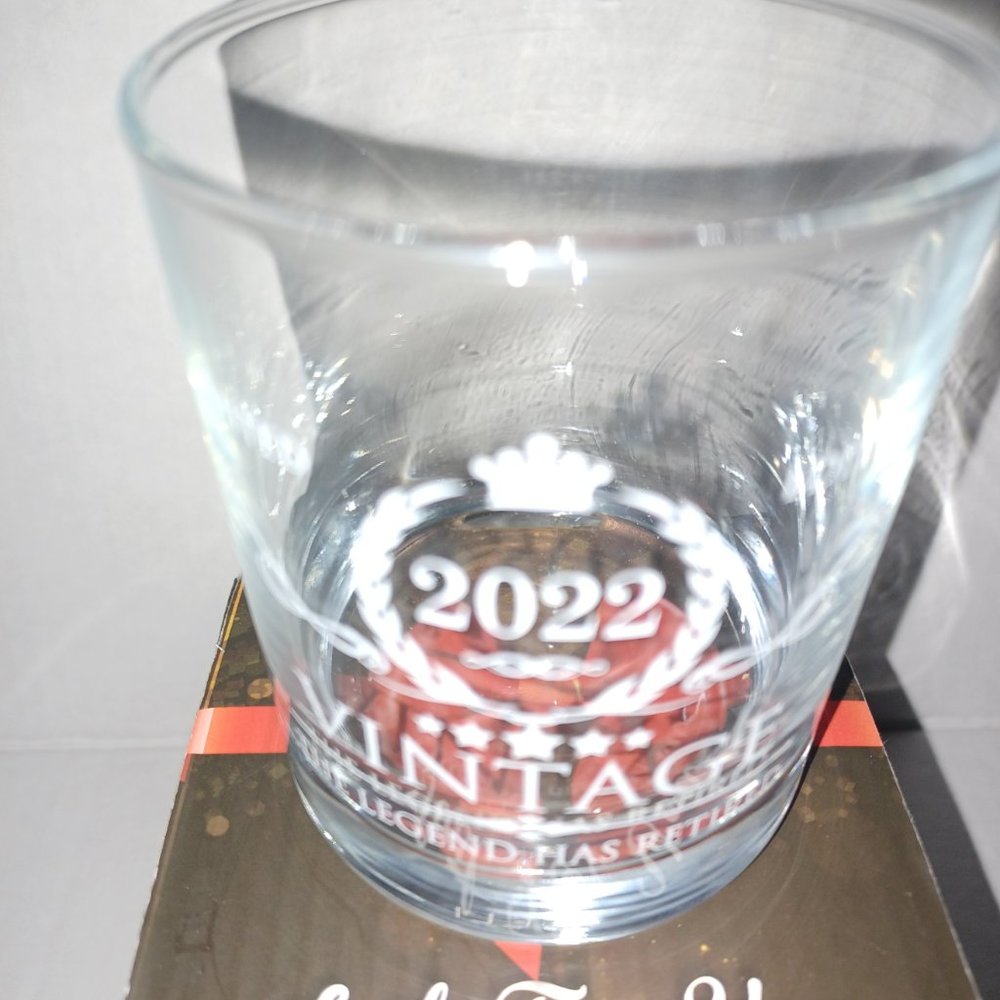 VINTAGE  WHISKEY GLASS (THE LEGEND HAS RETIRED) - Picture 6 of 11